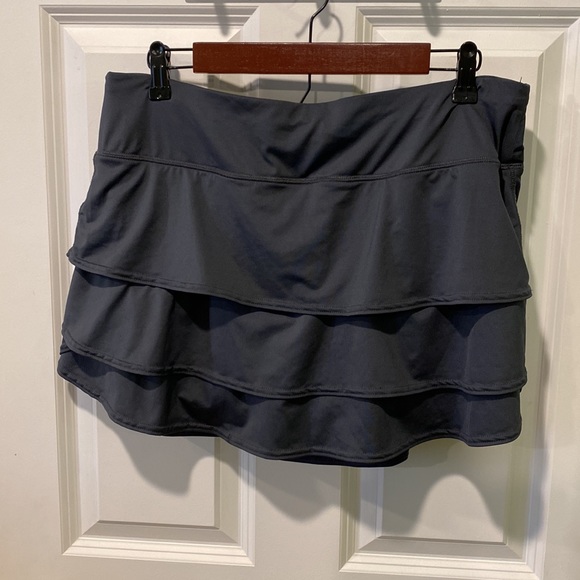 Athleta Charcoal Gray Tiered 14” Skort EUC - Picture 2 of 12